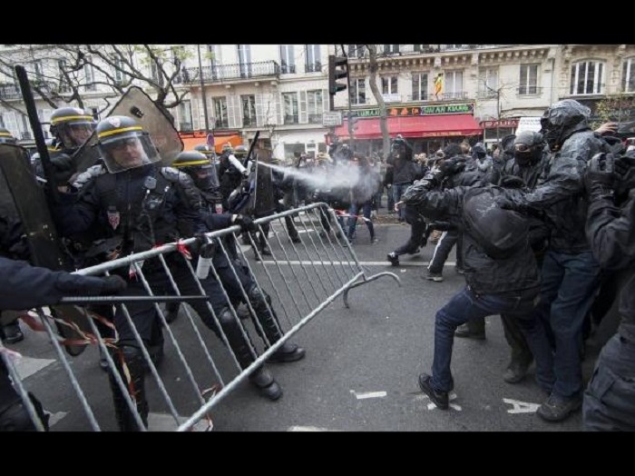 Los enfrentamientos con la policía marcan el día del trabajador en París